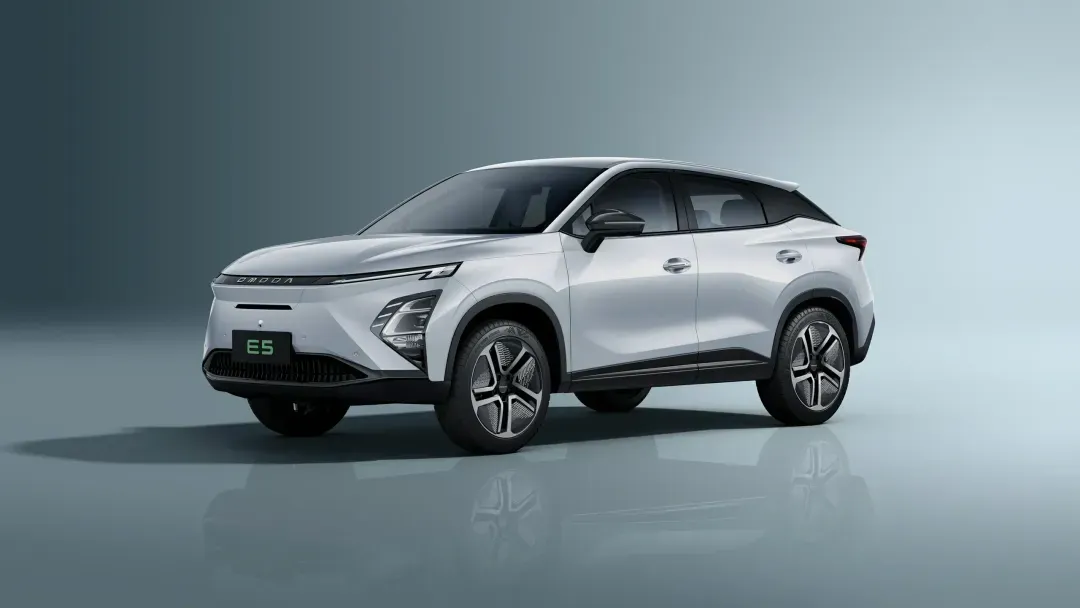 67b4d0ffe0a60ddb336496d1_lunar-white-p-1080